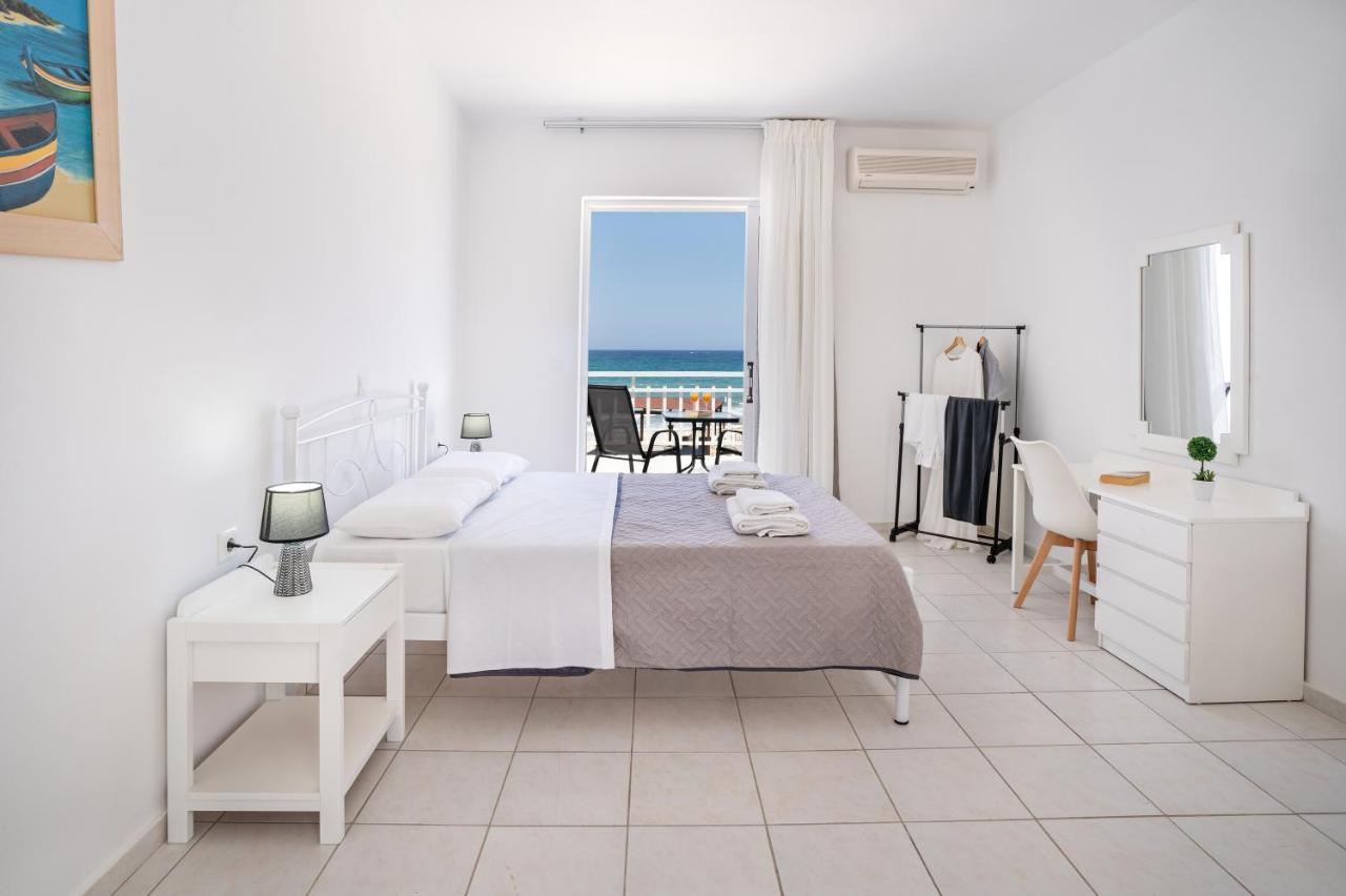 Azure Seaside Apts Appartement Magnisía