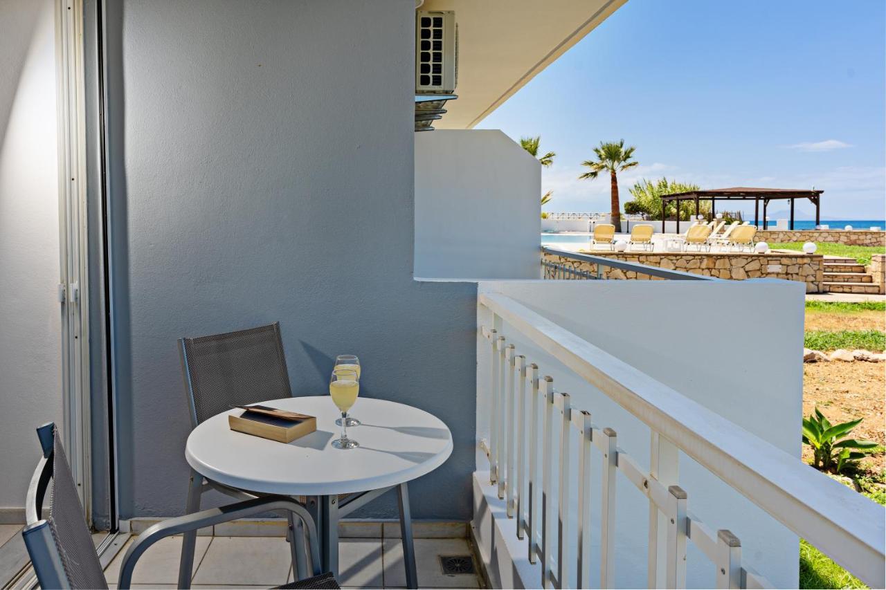 Azure Seaside Apts *