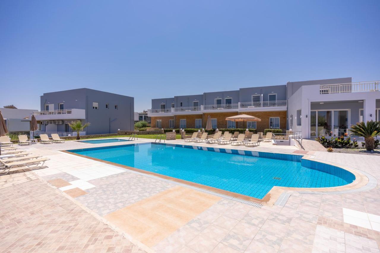 Azure Seaside Apts *