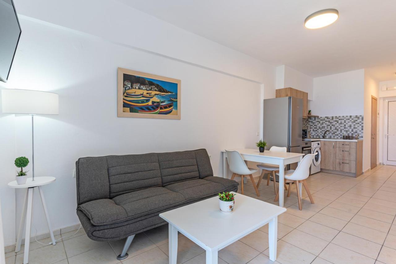 Azure Seaside Apts * Magnisia